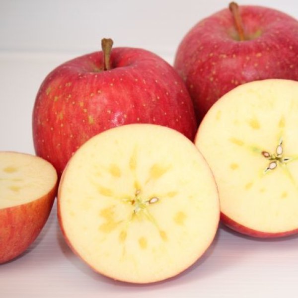 画像2: ※12月第二週発送予定※【ミックスセット】葉とらずサンふじ＆王林　家庭用　５kg ≪送料込≫ (2)